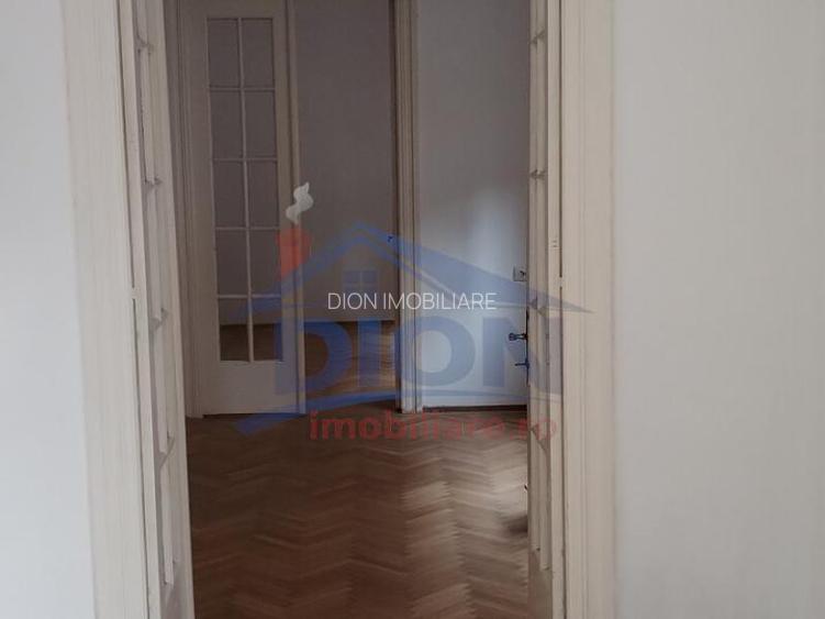 Proprietate interbelica in zona linistita, perfecta pentru investitie - 4