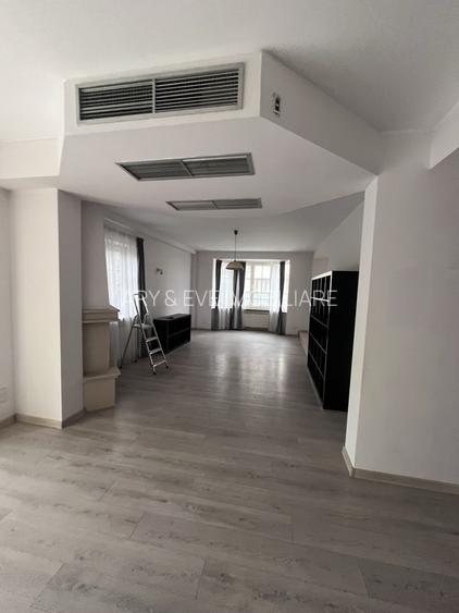 Vilă spațioasă, confort, intimitate și funcționalitate la standarde înalte - 7