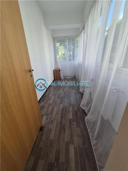 Royal Imobiliare - Vanzare apartament 3 camere zona 9 Mai - 7