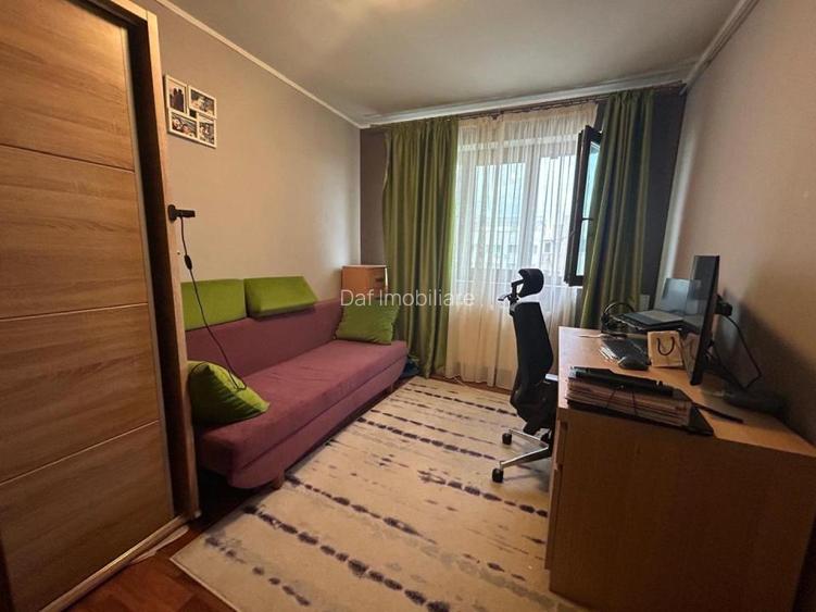 650euro- Dristor- Parklake- 3camere primitor- 70mp- metrou aproape - 3