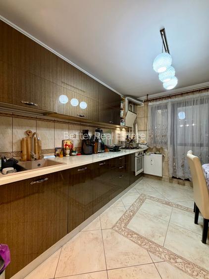 Apartament de 4 camere semi-decomandat - 88 mp - 500 m Metrou Apărătorii Patriei - 5