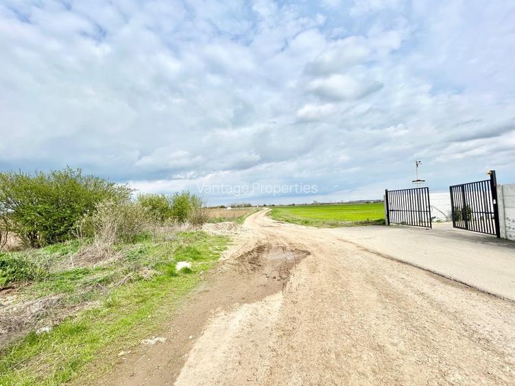 Teren intravilan 4657 mp, deschidere 30 ml, Ostratu, strada Lotusului - 7