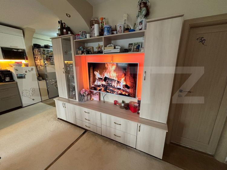 Apartament semidecomandat cu 3 camere, etaj intermediar, parcare, zona Terra - 4