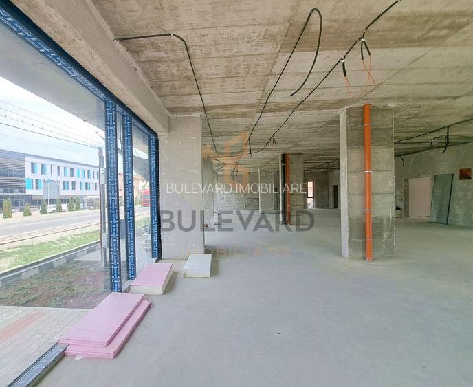 Cladire comerciala situata la drum intens circulat, 1365 mp utili + 20 parcari - 17