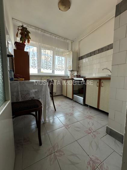 Apartament 3 camere confort 1, zona Garii, etaj 2 . - 2