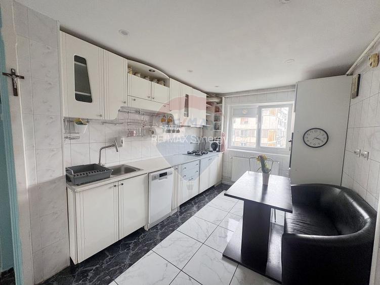 Apartament cu 4 camere de închiriat în zona Berceni - 8