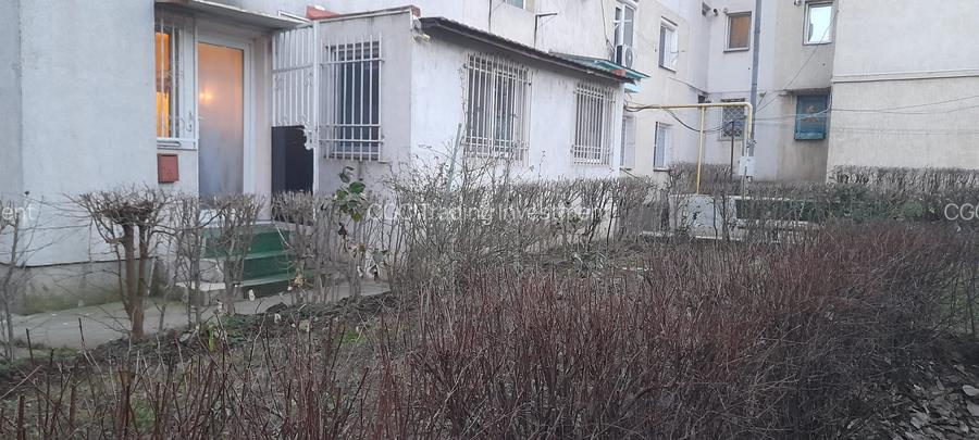 Apartament  cu 3 camere, semidecomandat,  situat la parter, în zona Tomis Nord - 8
