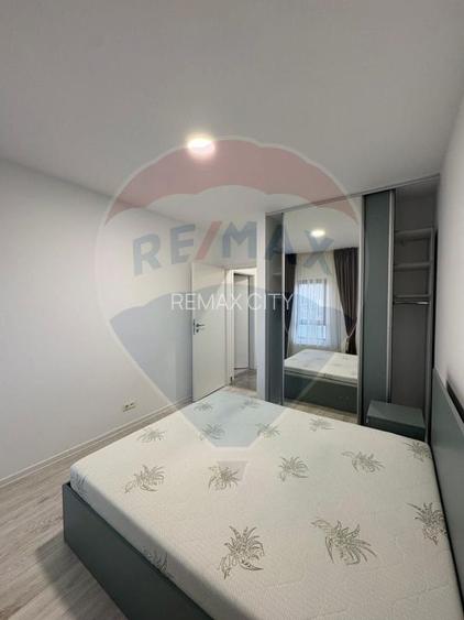 Apartament cu 3 camere de închiriat în zona 1 Mai - 7