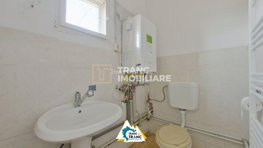 Clădire împunătoare de 540 mp pe 2 nivele în Sânnicolau Mic - 8