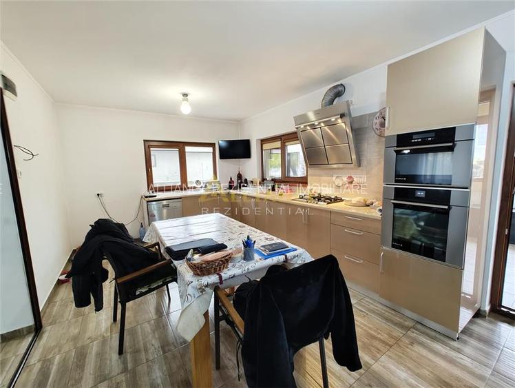 Vila spectaculoasa - 249 mp utili, teren 881 mp, - 20