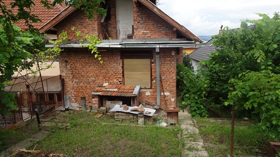 Vand casa in Deva, zona ultracentrala, compusa din 2 corpuri unite,
