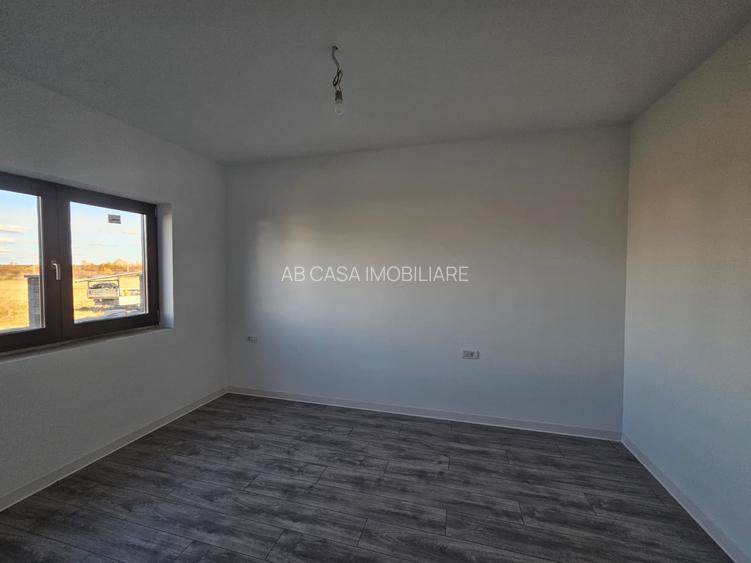 Duplex nou, P+E, 1 apartament la cheie, 1 la alb, Moșnița Veche, comision 0% - 29