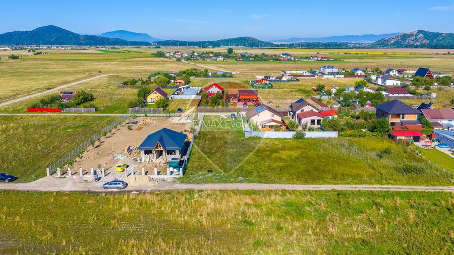 Teren intravilan 1.000 mp de vânzare în Hărman – COMISION 0% - 11