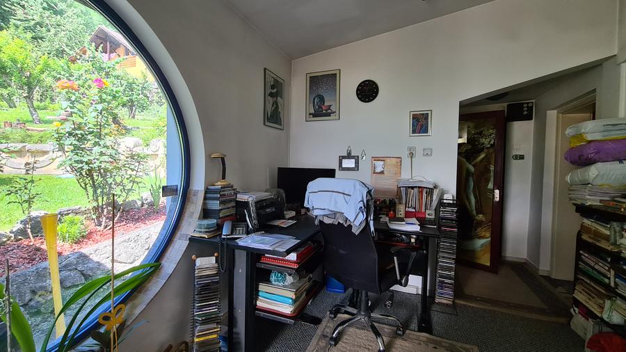 CASA SUPERBA DE LUX- SINGUR CURTE - TEREN 934 MP