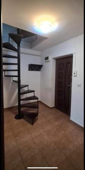 Apartament cu 2 camere,tip Penthouse, DECOMANDAT, zona Nicolina