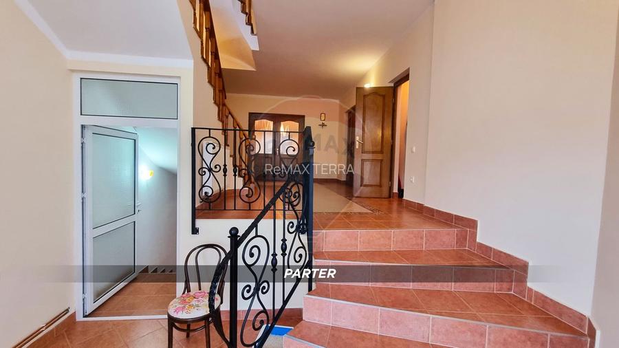 Casă / Vilă de lux cu 2 garaje, 10 camere de vânzare în BAIA MARE - 5