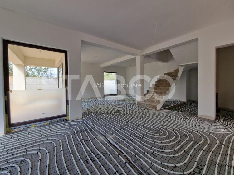 Casa individuala de vanzare cu teren, terasa, garaj si curte Selimbar - 8