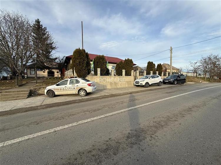 Secuieni - 17 km de Bacau - spatiu comercial - 3