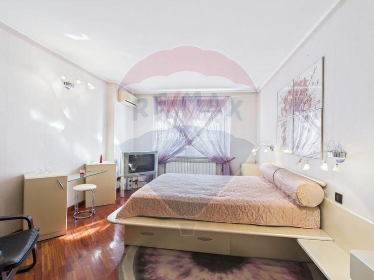 Vilă spectaculoasă în Balotești, curte 5000 mp si piscina interioara - 22