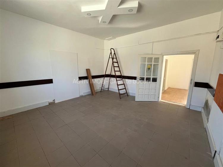 Caransebes, CHIRIE Spatiu Comercial 58 Mp,  Zona Nord - 2