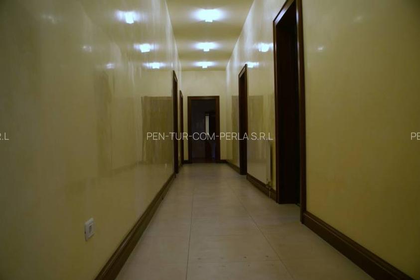 VAND APARTAMENT ZONA 0 , EXACT  IN SPATELE PRIMARIEI 240mp - 2