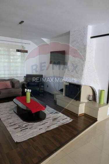 Vilă cu 10 camere de vânzare în zona Centrala - 4