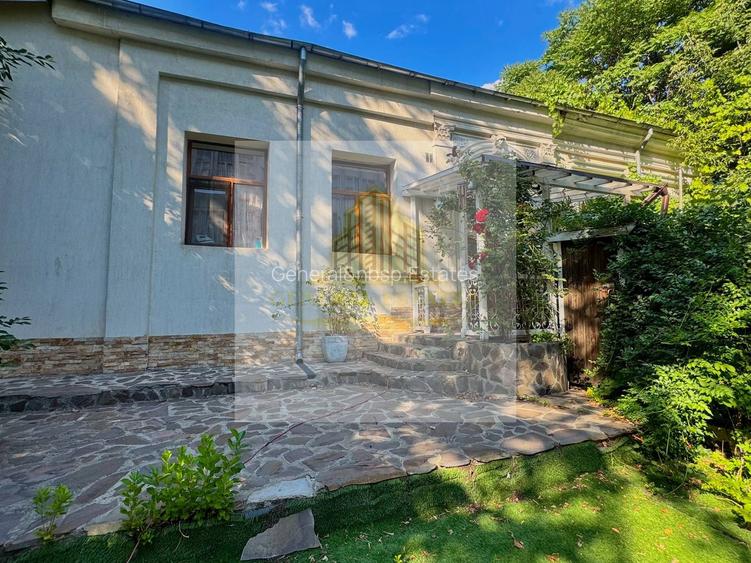 Spre Vânzare Proprietate remarcabilă cu 6 camere în inima Iașului ! - 13