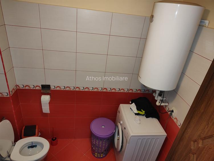 De vanzare Casa cu 3 camere si 2 parcele de teren comasate in Crai Nou - 4