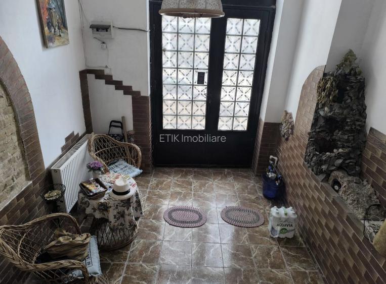 Etaj de vila cu intrare separata, ultracentral, aproape de Mare. - 2