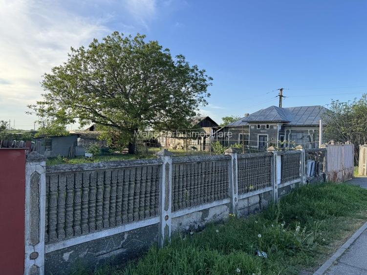 Teren intravilan  3447 mp, cu casa modesta, Desch. 30 m, str. Gr. Alexandrescu - 8