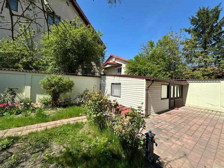 Vila | Sisesti | 10 Camere | Proprietate Rară - 3