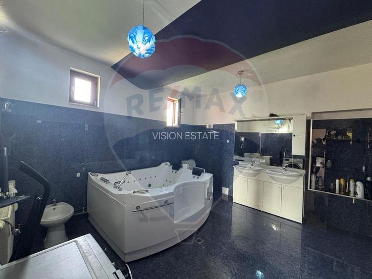 Casa / Vila cu 6 camere de vanzare - 8