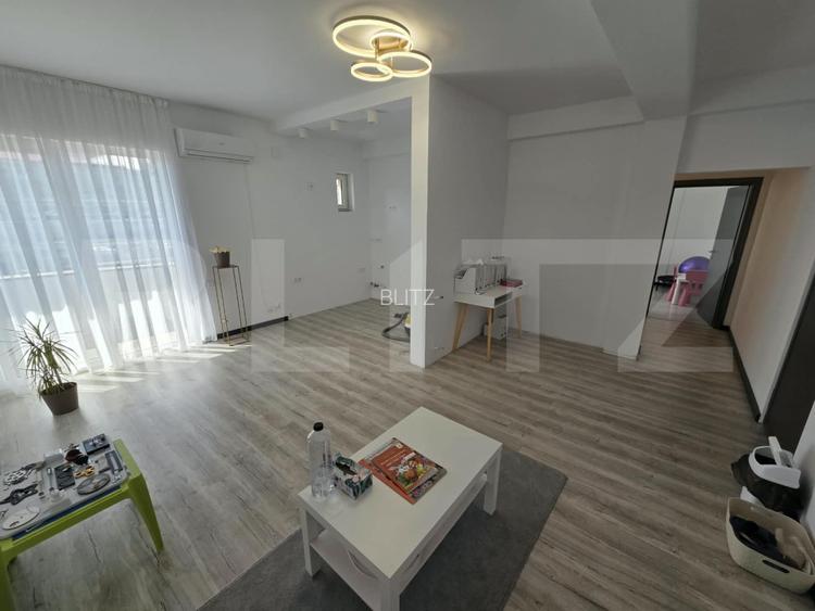 Spațiu comercial de inchiriat, format din 4 apartamente, 250 mp, zona Dva. Nord - 12