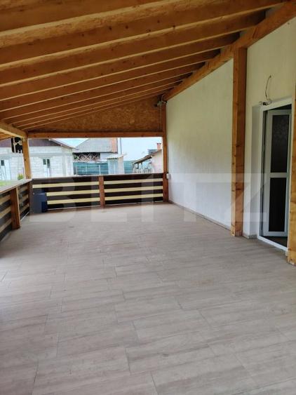 Casa de vanzare, cu 6 camere, 288 mp, zona Voinesti