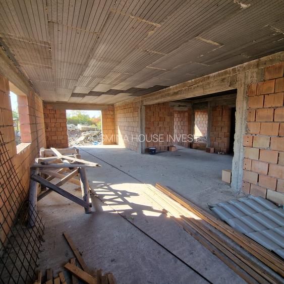Se vinde casa la rosu, sat  Malaiesti jud. Prahova , pret 72000 euro negociabil - 5