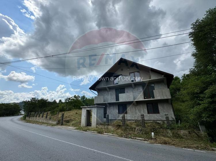 Casă / Vilă cu 7 camere de vânzare - 11