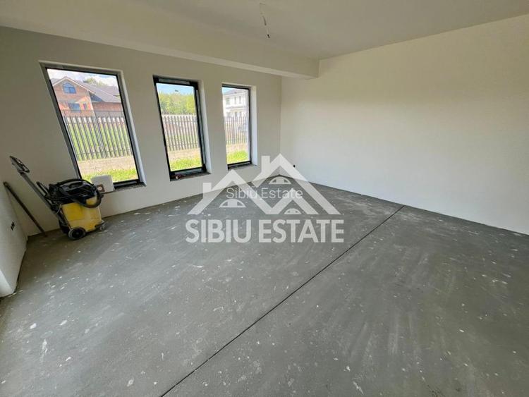 Casa individuala generoasa 5 camere, carport si pivnita curte 500 mp - 9