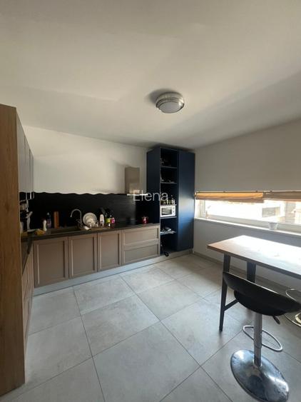 Casa mijloc triplex mobilată  - 2