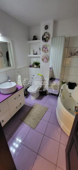 2 case si curte individuala la 400 de metri de statia de metrou Dristor 2  - 30