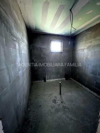 Vanzare casa P+M in Sendreni( in spatele Primariei), pret 99 000 euro - 16