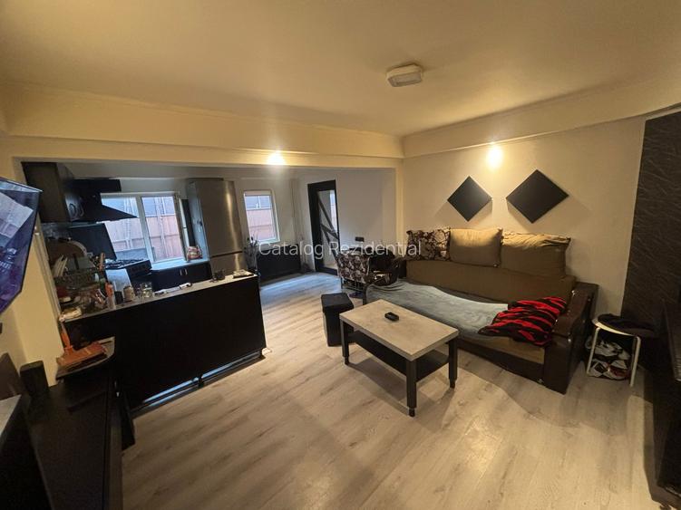 Casa de vanzare cu 4 camere (P+M) in zona Cartier 23 August-Hala Laminor - 2