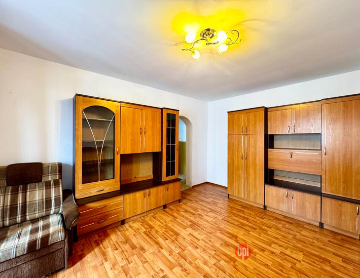 SE VINDE Apartament cu 3 camere semidecomandat, Etaj 3, Mun. Falticeni, jud. SV