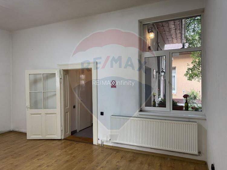Apartament ultracentral cu curte, 2 unități locative. Str. Pitesti - 21