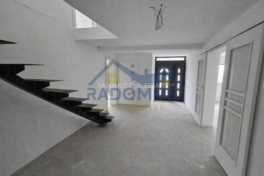 Vila Tătărani - 280 mp utili - 500 mp Teren - 8 Camere + 4 Băi - 3