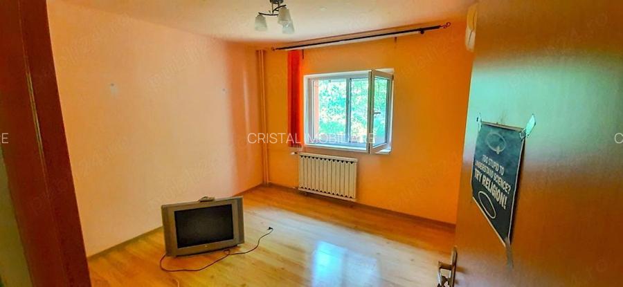 Apartament 3 camere de vanzare, parcare, boxa, bloc reabilitat-13 Septembrie - 6