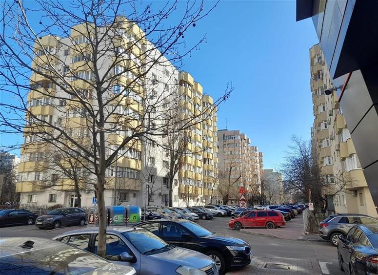 METROU TIMPURI NOI, NERVA TRAIAN, FOISORULUI 42 MP, ETAJ 4/8 BLOC 1993 - 2