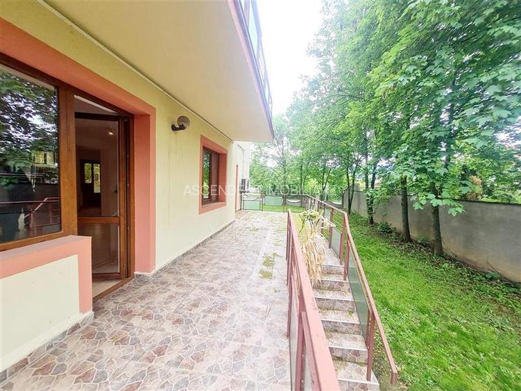 Vila impetuoasa pe 700mp teren:Spatiu versatil pentru locuinta/afacere Premium - 30