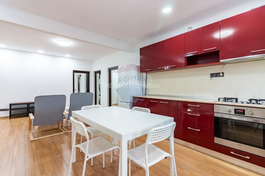 Casă / Vilă de vanzare în Voluntari, venit lunar din chirii 5800€ - 2