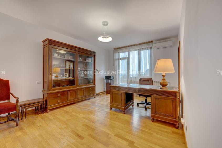 5 camere decomandat. 242,7 mp utili. 300,5 mp total. living 92 mp. terasă 41mp - 9