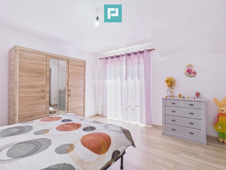 Casă cu 7 camere și teren generos în Șofronea - 14